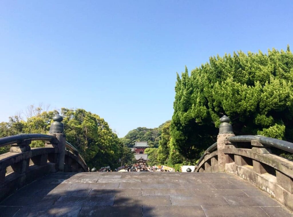 foto del santuario tsurugaoka hachimana a kamakura